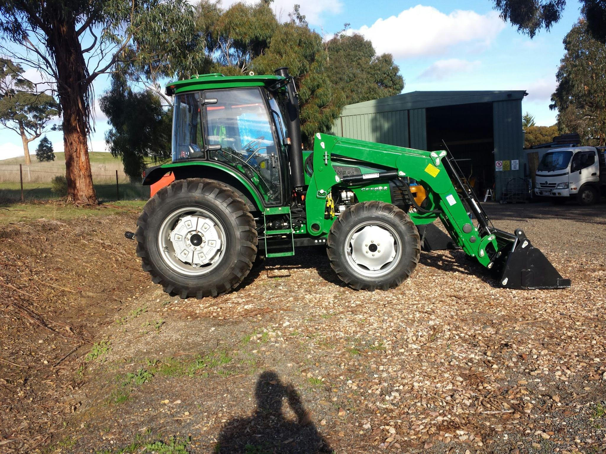 Changfa CFF 804 80 HP tractor with 4 in 1 loader Machinery